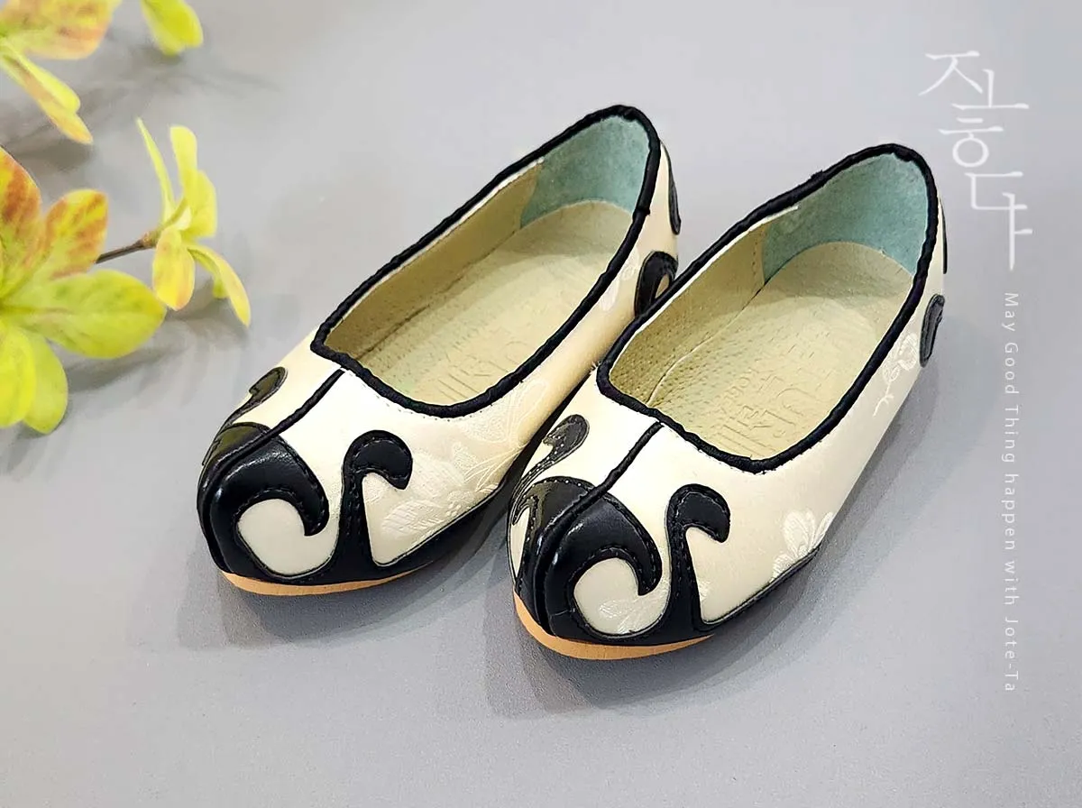 Traditional Baby Boy Hanbok Shoes in Ivory & Black